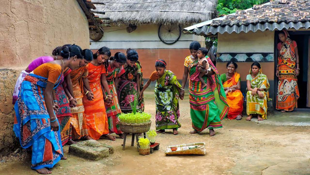 চিত্র ৪. করম পরব পালন। (সৌজন্যে: WBXpress)