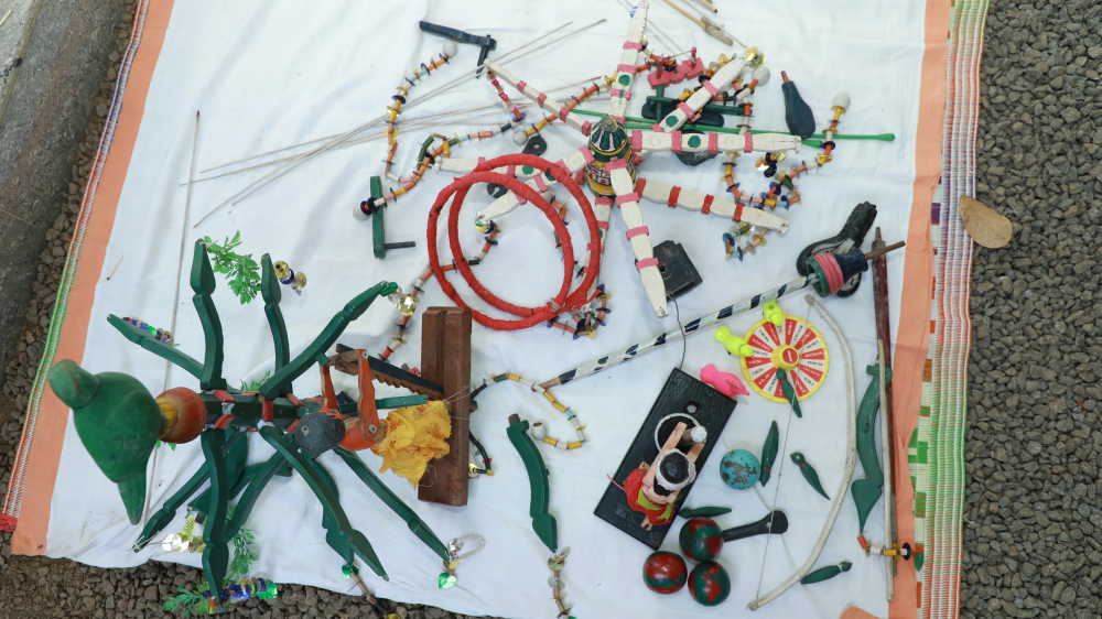 Fig. 4. നോക്കുവിദ്യക്ക് ഉപയോഗിക്കുന്ന സാമഗ്രികൾ (ചിത്രം: ഗോകുല്‍ കൃഷ്ണ) 