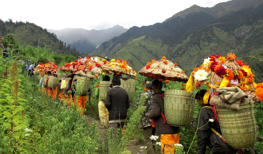 Fig.1: नंदा जात यात्रा दल| सौजन्य: रघुवीर सिंह एवं लक्ष्मण सिंह सनवाल