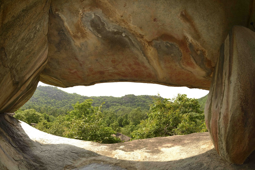 उरकुड़ा, चारामा का चित्रित शैलाश्रय