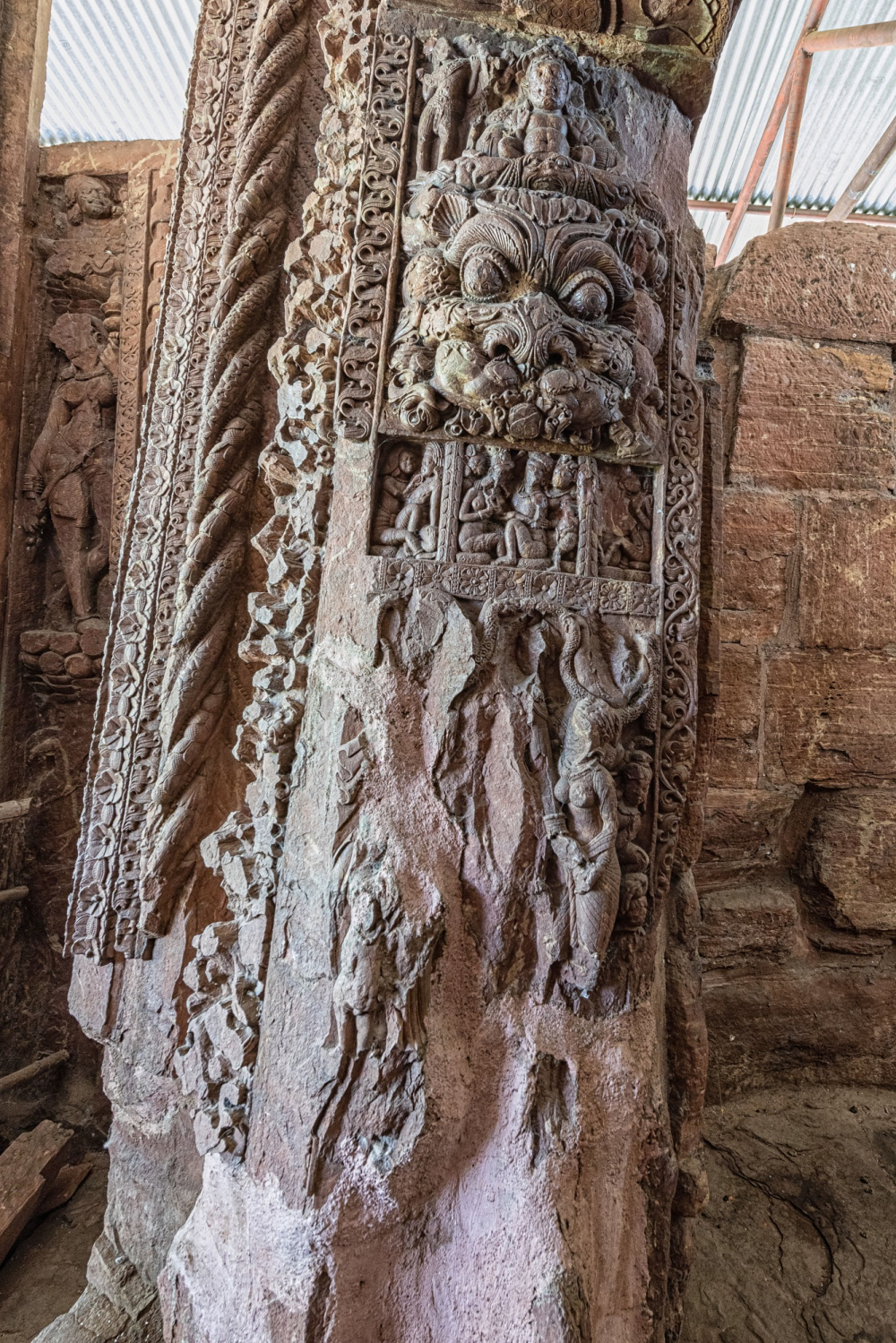 Kirtimukhs detail on the inner face of the jamb