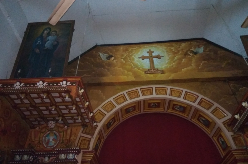 Fig. 19 In the old churches of Kerala and Goa, the arch has stucco work and geometric designs in bold colours.