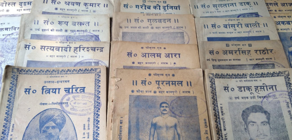 Fig. 2: Nautanki script books: Here we see Dost Dushman, Shravan Kumar, Garib ki Duniya, Sultan Daku, Mughale Azam, Vir Vikramaditya, Rup Basant, Gulbadan, Bansurivali, Satyavadi Harishchandra, Alam Ara, Amar Singh Rathore, Triya Charitra (Tirmohan Lal on the cover), Sant Purnamal (Shrikrishna Pehelwan on the cover), and Daku Hasina (Bijay Kashyap on the cover) (Photo courtesy: Deepti Priya Mehrotra)