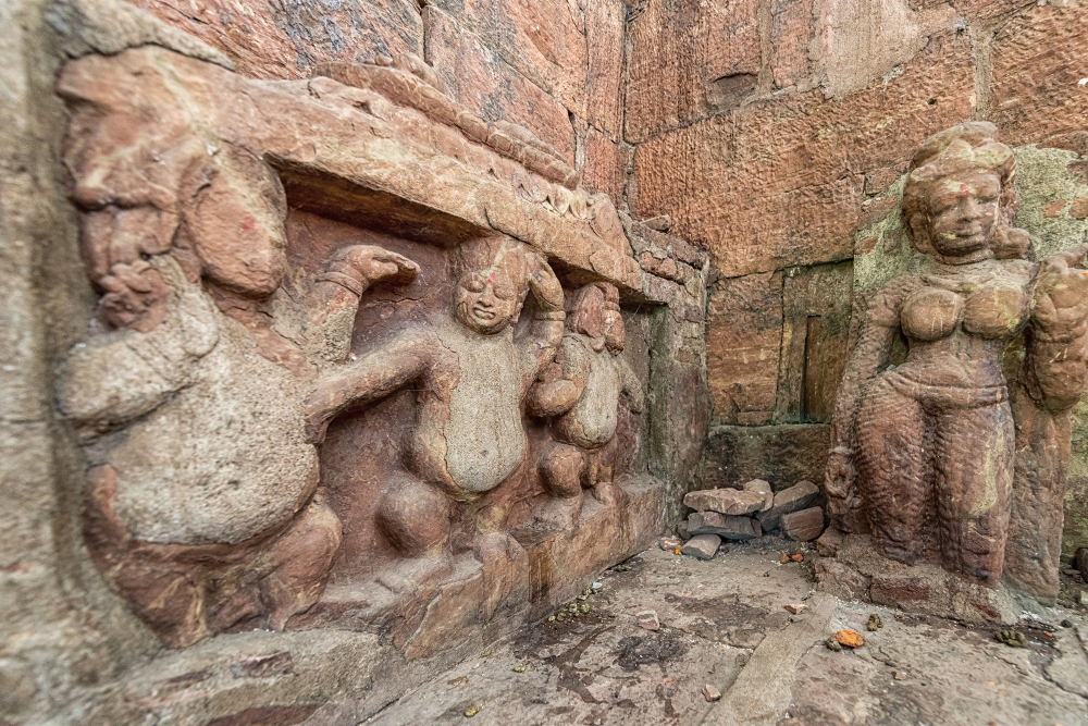 Dancing dwarfs and semi-divine female figure [?]