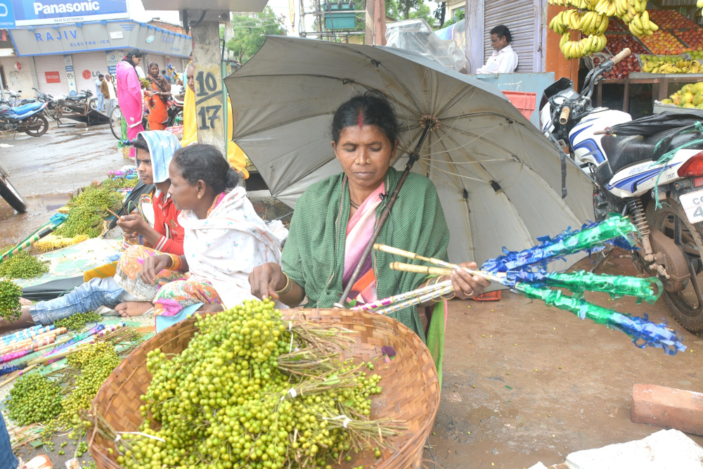 A woman selling tubki at the Goncha fair 