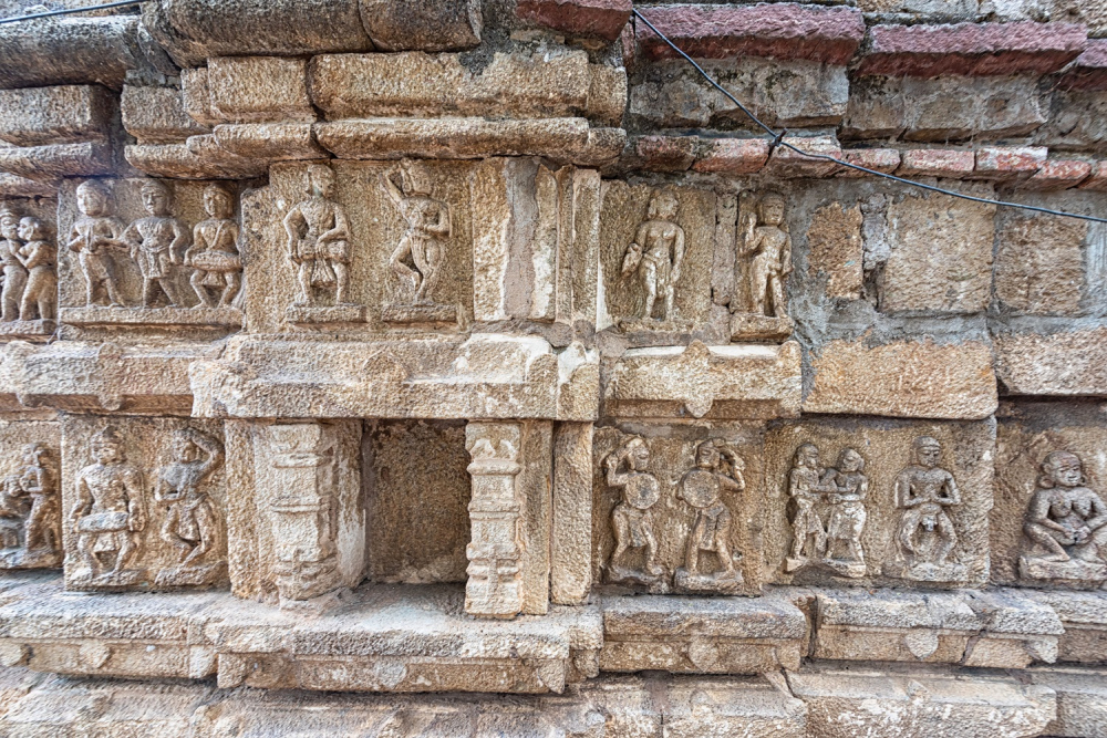 Figures playing musical instruments