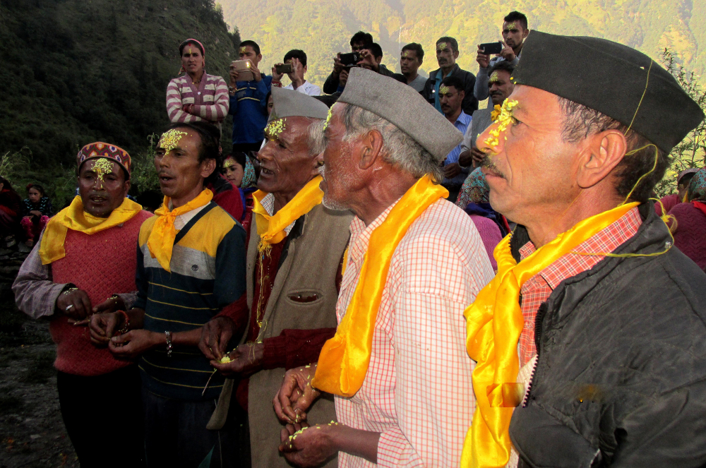 Fig.5 जागर गाते हुए ग्रामीण| सौजन्य: रघुवीर सिंह एवं लक्ष्मण सिंह सनवाल