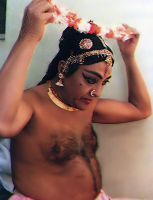 Aharya can be classified into four types—pusta, alankara, angaracana, sanjiya. Decorations with the help of flowers and ornaments are called alankaara. They specifically refer to two types of attachments, one with flower garlands and the other with ornaments.