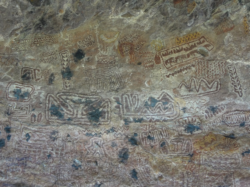 . उषाकोठी, करमागढ़ के शैलचित्र