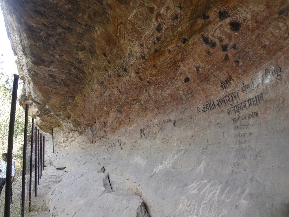 उषाकोठी, करमागढ़ का चित्रित शैलाश्रय