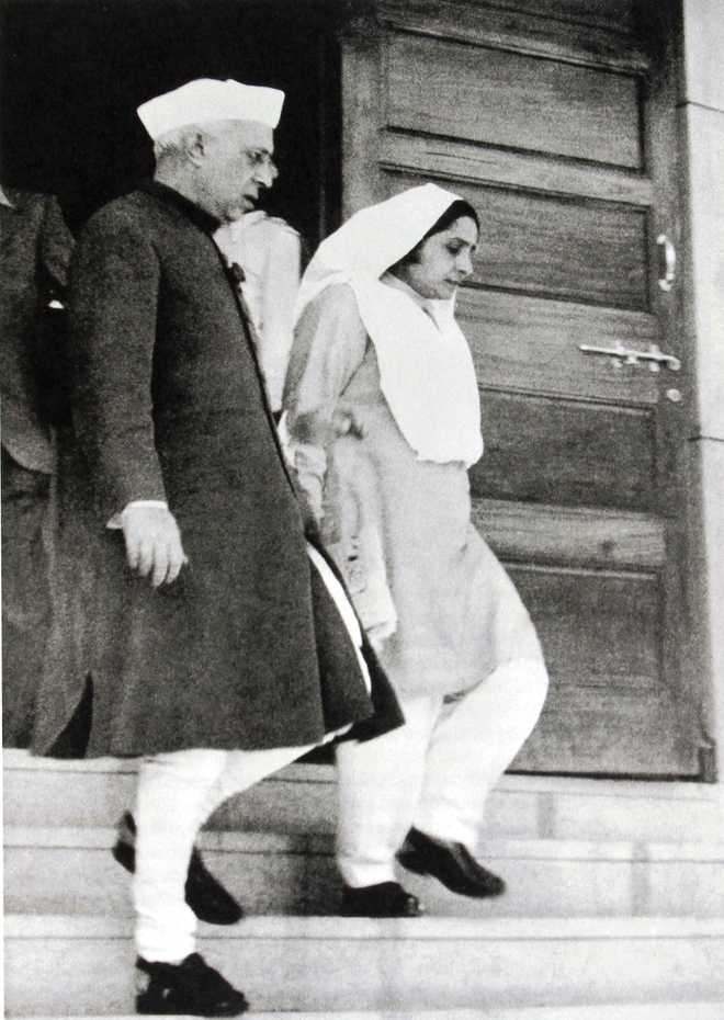 Pandit Jawaharlal with Mridula Sarabhai, Photo: The Tribune