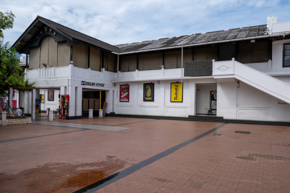 Crown Theatre in Mananchira