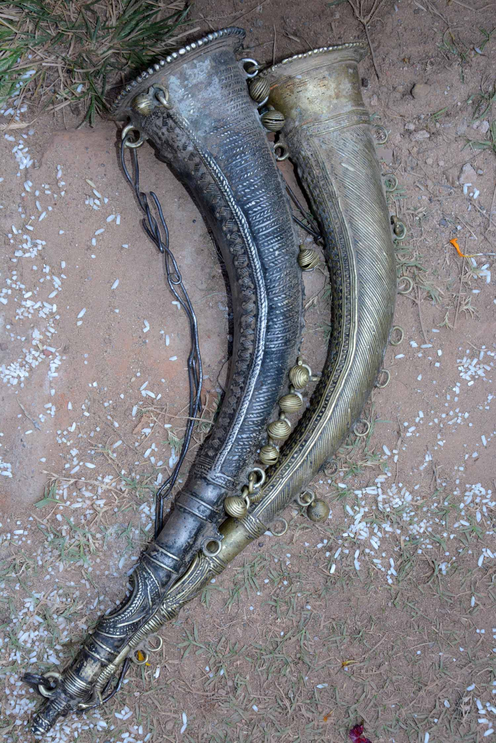 तोड़ी फूंक कर बजाय जाने वाला वाद्य है। 