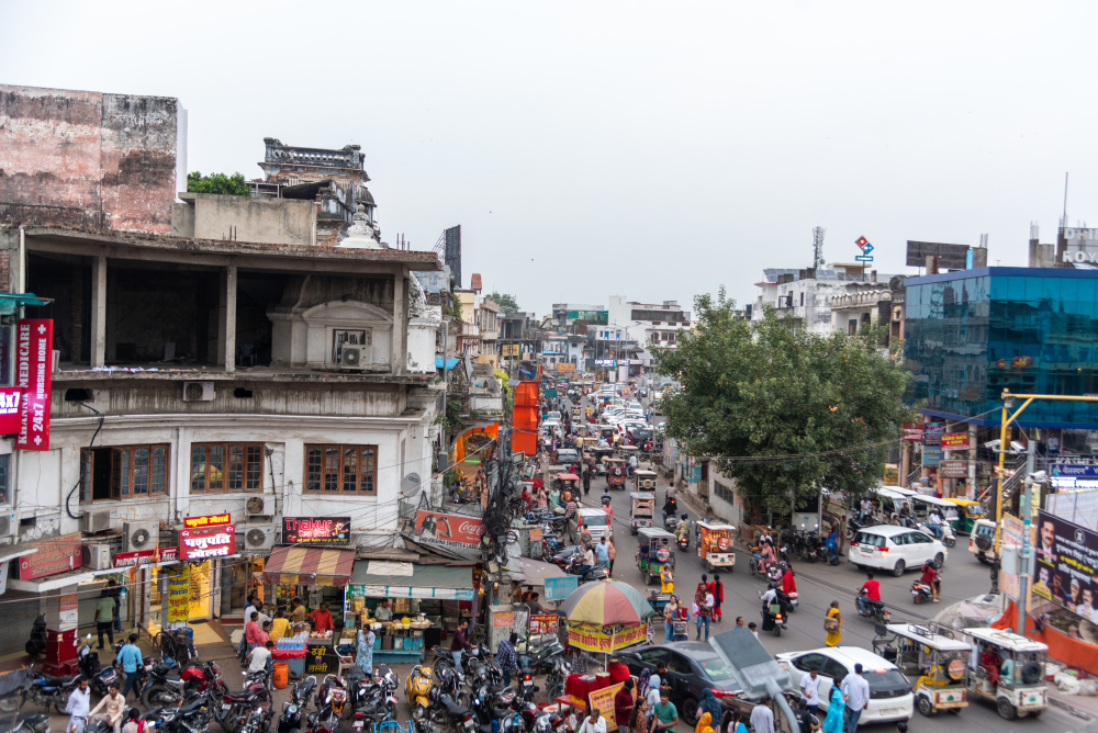 From Qaiserbagh Chauraha to Aminabad. (Picture Credits: Monis Khan)
