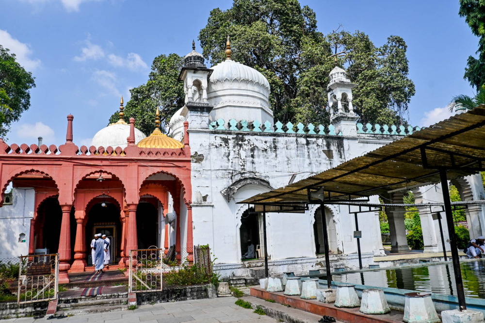 View of the Dargah of Baba Shah Musafir. A mosque adjoins the Dargah. (Picture Credits: Anil Purohit)