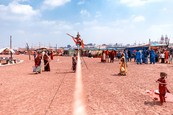Young girls showing stunts on rope at Punni Mela