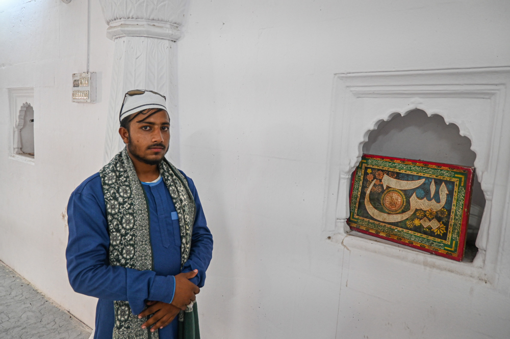 Caretaker at the Dargah of Baba Shah Musafir. (Picture Credits: Anil Purohit)