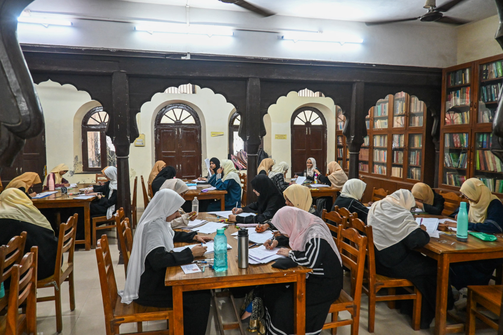 Students of Rafiq Zakaria College for Women in the library. (Picture Credits: Anil Purohit)