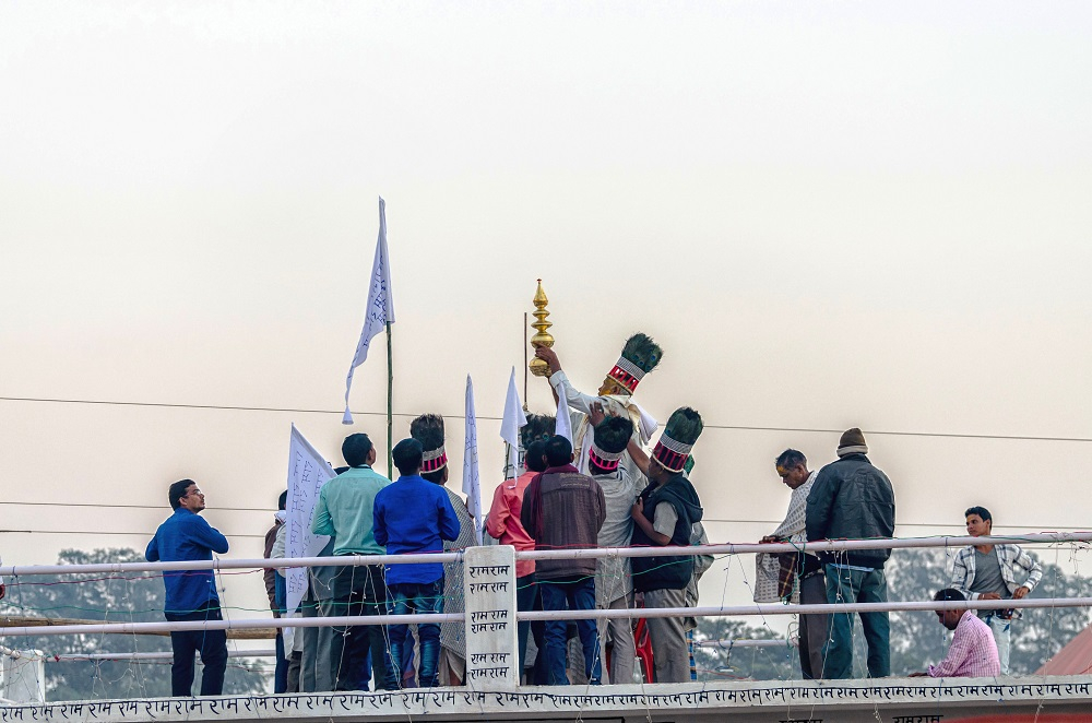 Placing the Kalash on the Jayeth Khamb (Bhajan Khamb)