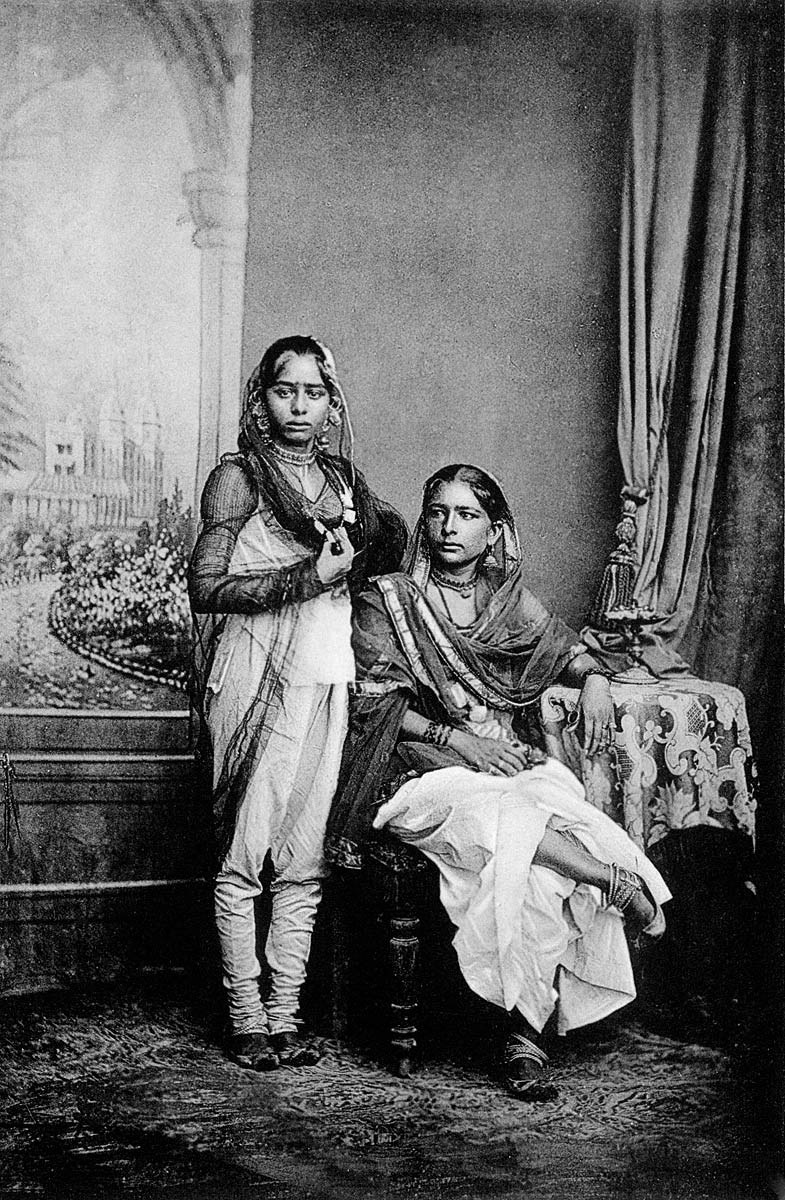 These two dancing girls are likely from Lucknow, suggested by the painting of Chattar Manzil in the studio background, 1905. (Picture Credits: Johnston & Hoffmann/Wikimedia Commons)