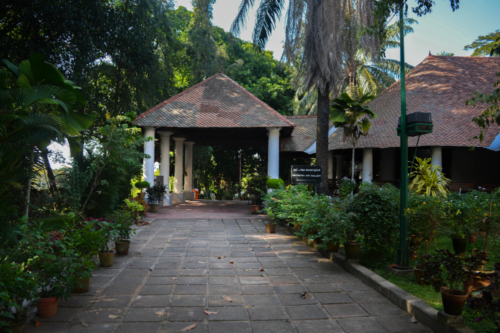 Fig. 4. Sri Chitralayam Art Gallery situated inside the Museum Complex, Thiruvananthapuram, is a single-storeyed bungalow attached to a double-storeyed one (Courtesy: Abrar Ali A.N.)