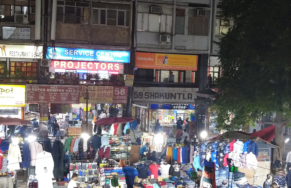Fig. 10. Digitally printed signboards are replacing the hand-painted signage. The image of Nehru Place shows the predominance of digital signages amidst which the old hand-painted sign announcing ‘58 SHAKUNTALA’ stands as an exception