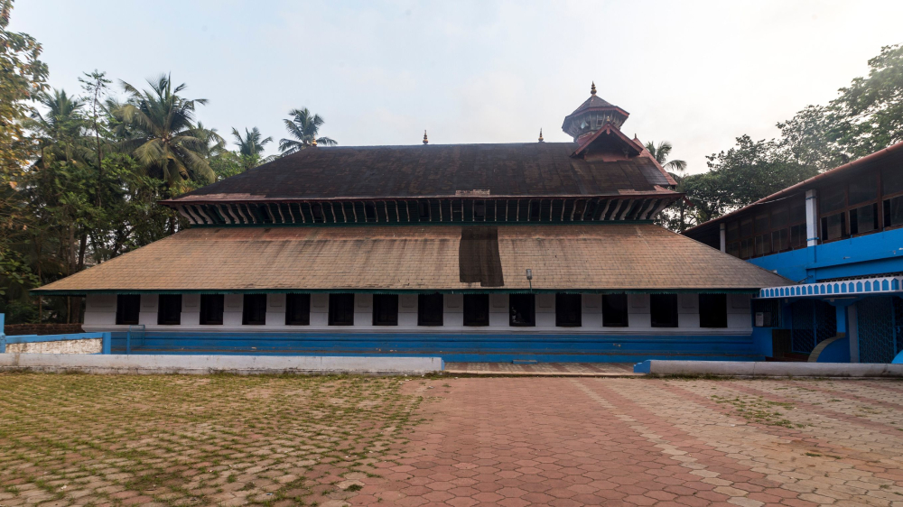 Fig. 1. Front view of the three-storeyed Odathil Palli (mosque) of Thalassery, built by the Keyi community. Image courtesy: Biju Ibrahim.