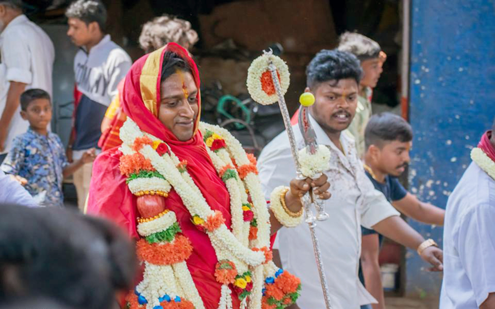 Fig. 3. The Karaga priest returns from Jalakanteshwara temple in Gavipuram after finishing  the Gange puje on day five of the festival. Every morning throughout the festival, the priest travels to different sites across the city to perform rituals and then return to Dharmaraya temple by evening (Photo courtesy: Prashanth B. Vepuri, Revival Heritage Hub)