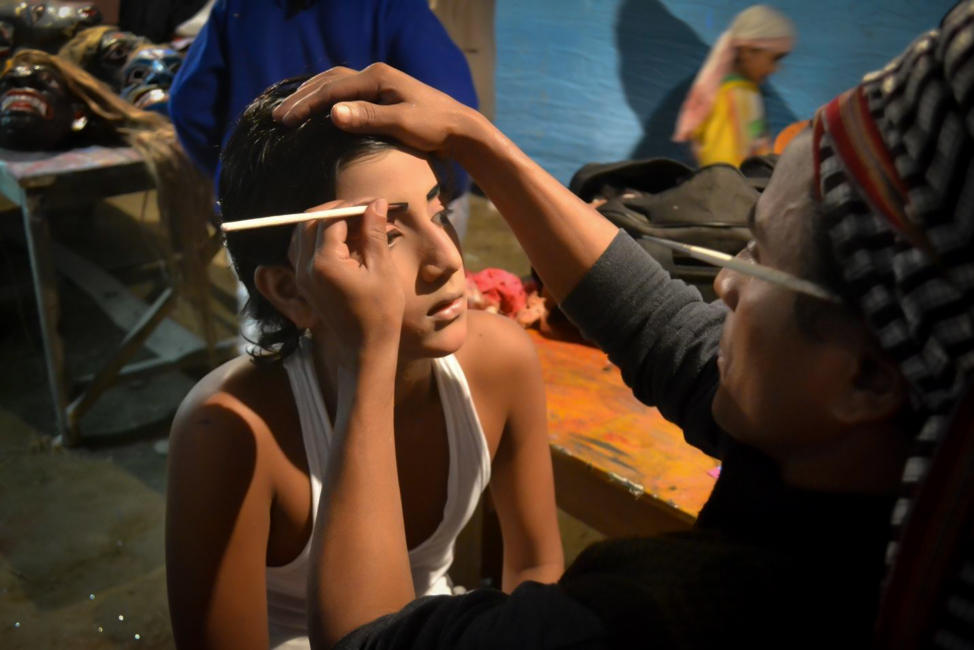 Fig 5: Descending the stage: Backstage preparations before a performance. Courtesy: Abismrita Chakravarty
