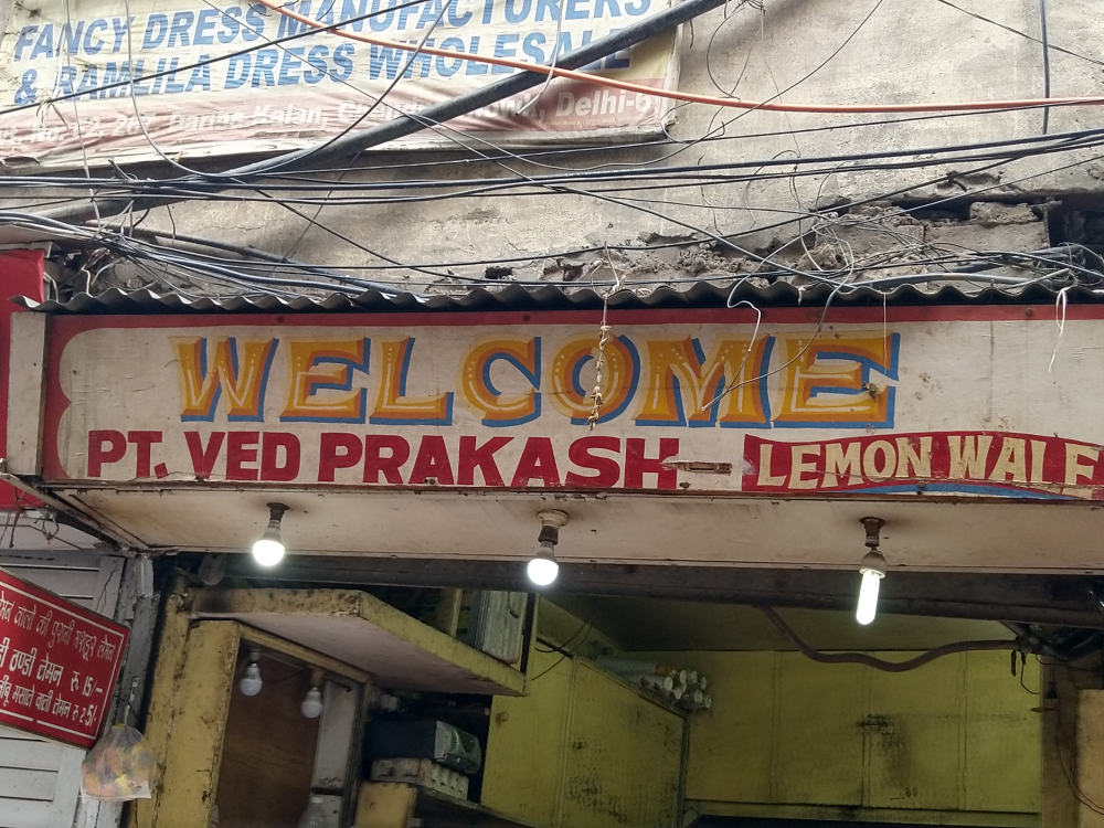 Fig 4: A lemonade shop in Chandni Chowk, Old Delhi, uses a bright yellow colour reminiscent of lemons to paint ‘Welcome’. The wave-like formation of the ‘Lemon Wale’ (lemon seller) creates a billowy text box famously used in many film posters like the 1953 Mina Kumari-starrer Footpath.