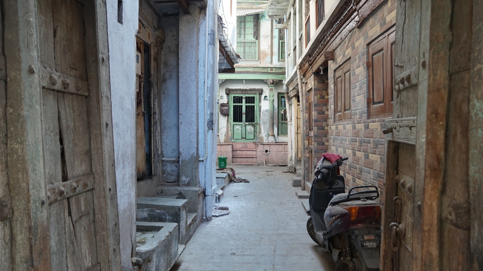 Fig. 3: Inner lane in the old city of Ahmedabad. (Courtesy: Ashna Patel)