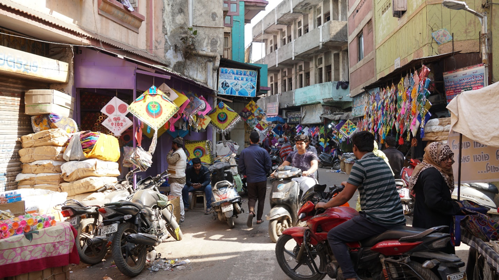 Fig. 5: A busy street in Jamalpur kite market. (Courtesy: Ashna Patel)