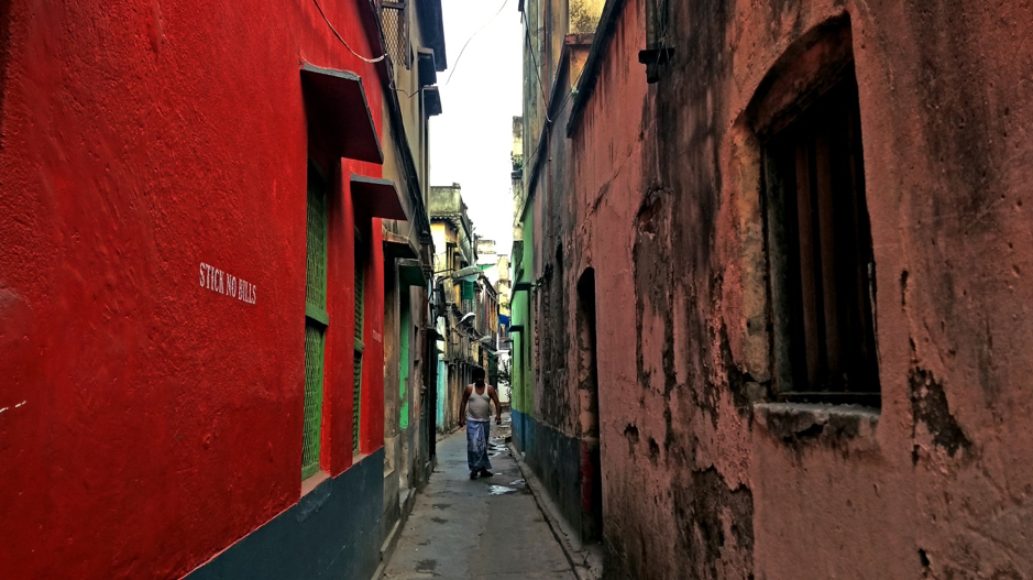 Fig. 8: A narrow lane in north Calcutta, with residential buildings on either side. Courtesy: Anwesha Sengupta.