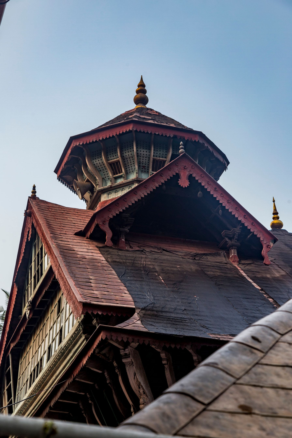 Fig. 3. The conical frontal exposition with its imposing wooden kubba (similar to a dome). Image courtesy: Biju Ibrahim.