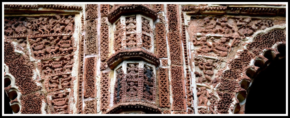 Fig.7.টেরাকোটা প্যানেলে সংগীতের উদযাপন। কার্টিসি: শর্মিষ্ঠা চক্রবর্তী