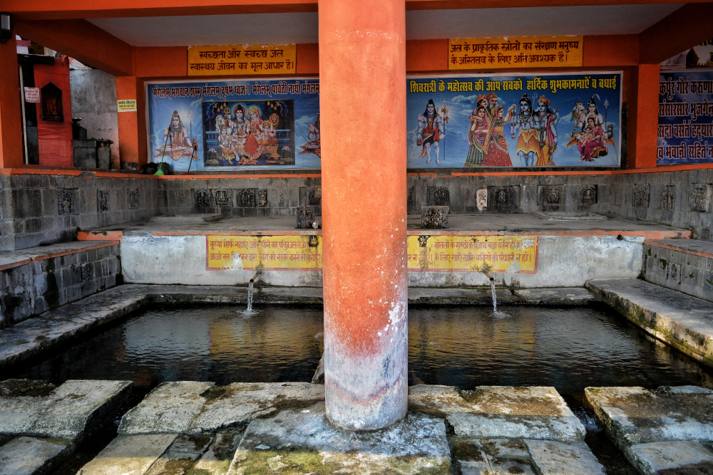 (चित्र– 1 प्रस्तुत चित्र उधमपुर रेलवे स्टेशन के पास स्थित सैन्कड अथवा साकन बावली का है, चित्र सौजन्य– अभिनव बहल, दिसम्बर २०२०)