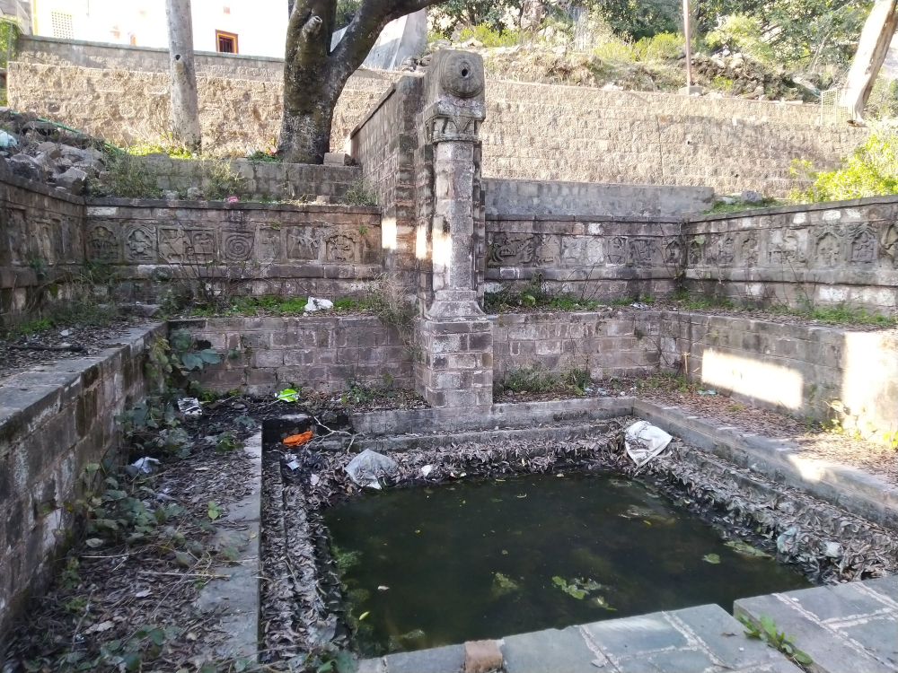 (चित्र– 5 प्रस्तुत चित्र उधमपुर के चढेयाई गाँव में स्थित एक बावली का है, चित्र सौजन्य– नरेन्द्र भारती, जनवरी २०२१)