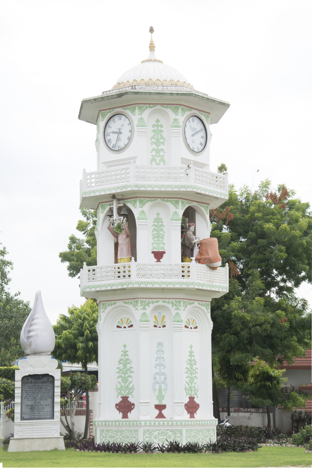 Figure 10: The four clock faces of the electrical clock at Jhulelal Mandir adorn four alternate sides on the second floor of this white octagonal tower