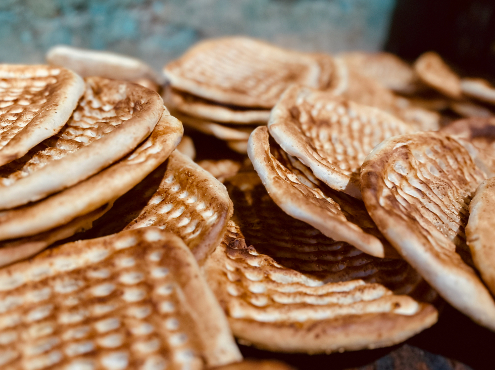 Golden brown girde with sprinkled poppy seeds. (Picture Credits: Taha Mughal)