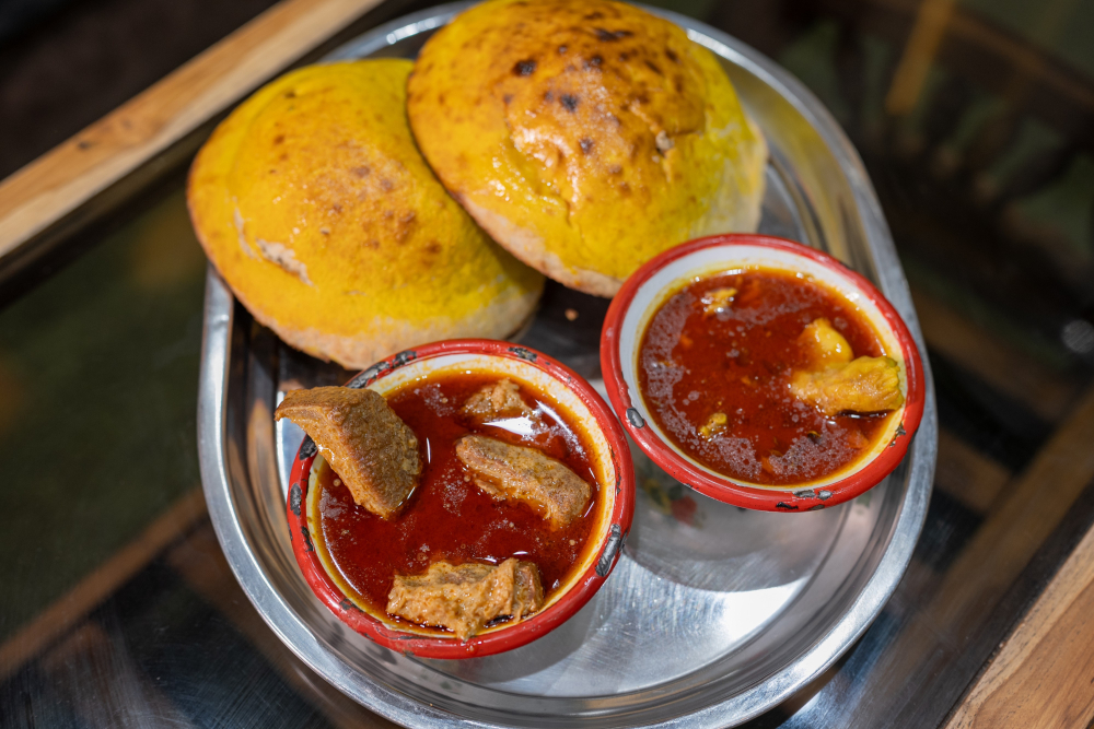 Gosht Qaliya and naan. (Picture Credits: Rushikesh Hoshing)