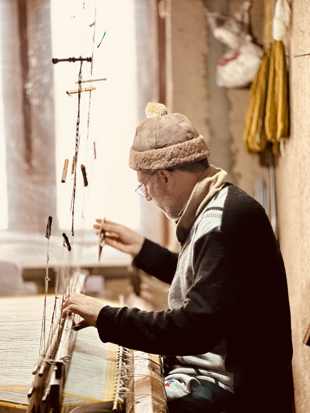 A weaver at a traditional loom in Safa Kadal. (Picture Credits: Taha Mughal)