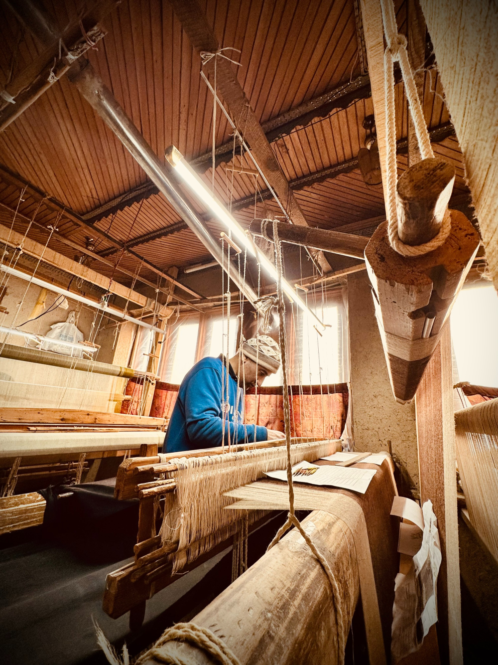 A weaver at a traditional loom in Safa Kadal. (Picture Credits: Taha Mughal)