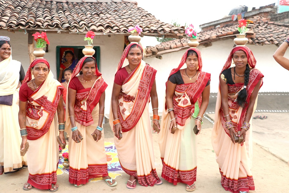 Women Performing Sua Naach