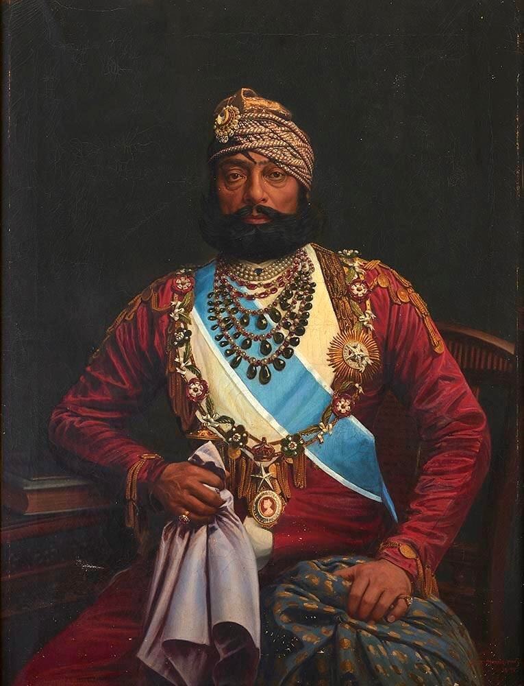 Jaswant Singh Jodhpur wears a necklace with Queen Victoria's silhouette, male jewellery, rajasthan, Photo: Wikimedia Commons
