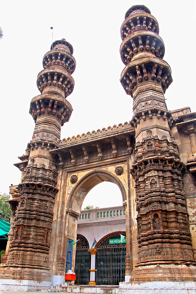 Sidi Bashir’s mosque, Jhulta minars, Indian architecture, ahmedabad monuments, Courtesy: Tejaherwal/Wikimedia Commons
