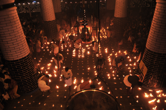 Lighting of lamps for Thulam Utsavam (Image Courtesy: Sudheer Kailas)