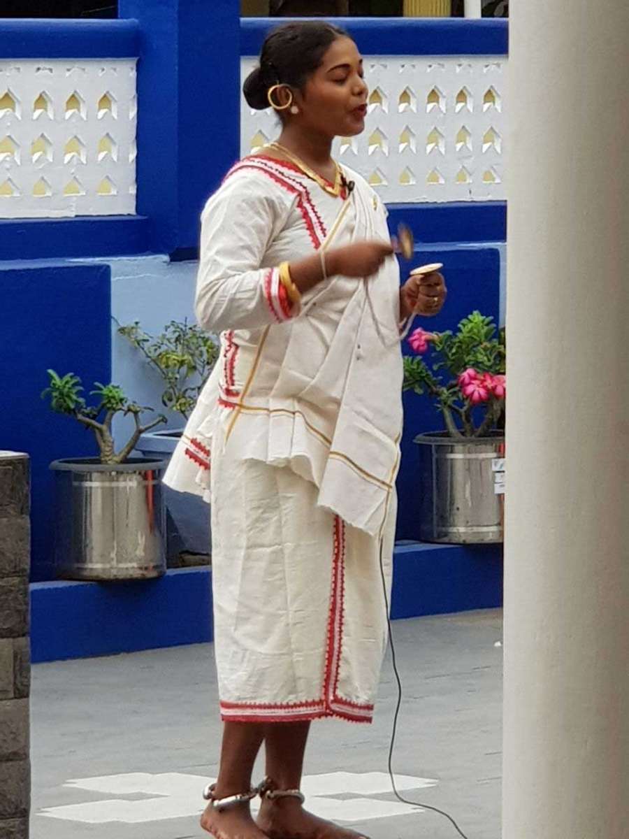 Fig. 1  Singer beating kuzhithalam