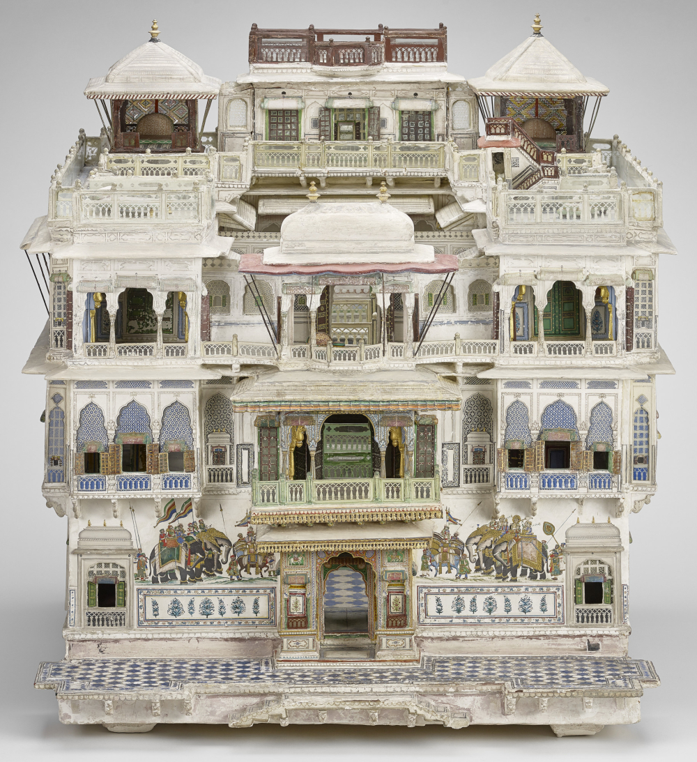 Model of a Jaipur House 1866-75, Plaster, paint, glass, gouache, gold paint | 57.8 x 49.5 x 54.4 cm, Photo: Royal Collection Trust / © Her Majesty Queen Elizabeth II 2021