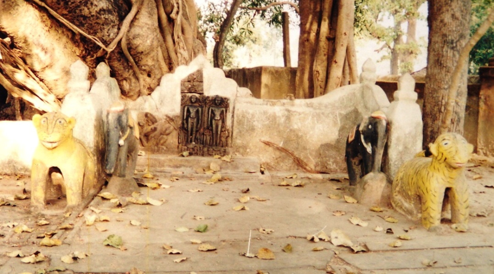 Worship of old sculptures