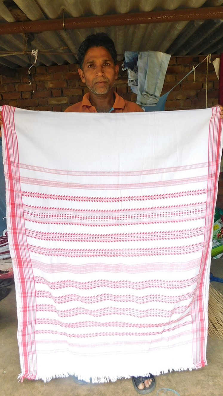 Fig.1.पिंधना – आदिवसीयो की साड़ी सोज्न्य (सौजन्य: सरोज केरकेट्टा)